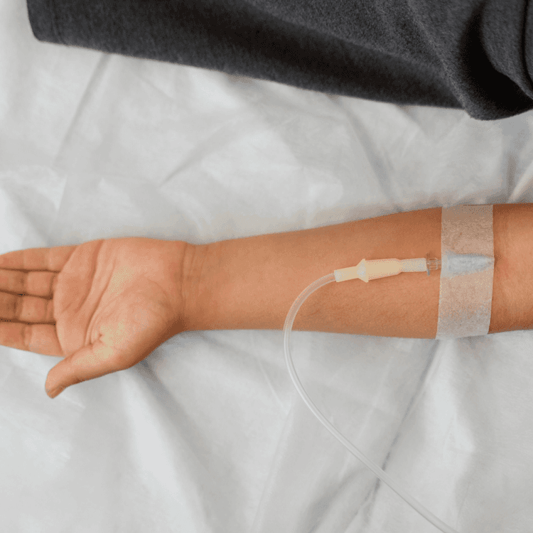 Dhënia e infuzionit në shtëpi: Si ndikon Kujdesi në shëndetin e të moshuarve